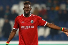 九游官网下载app下载-关于沙尔克门将法赫曼放飞自我，紧随多特蒙德取胜的信息