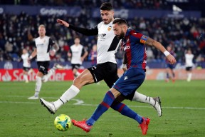 九游官网-瓦伦西亚主场失利，遭遇主场卫不住